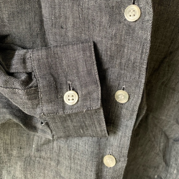 100% Linen Button-Down Petite Top - Picture 4 of 5